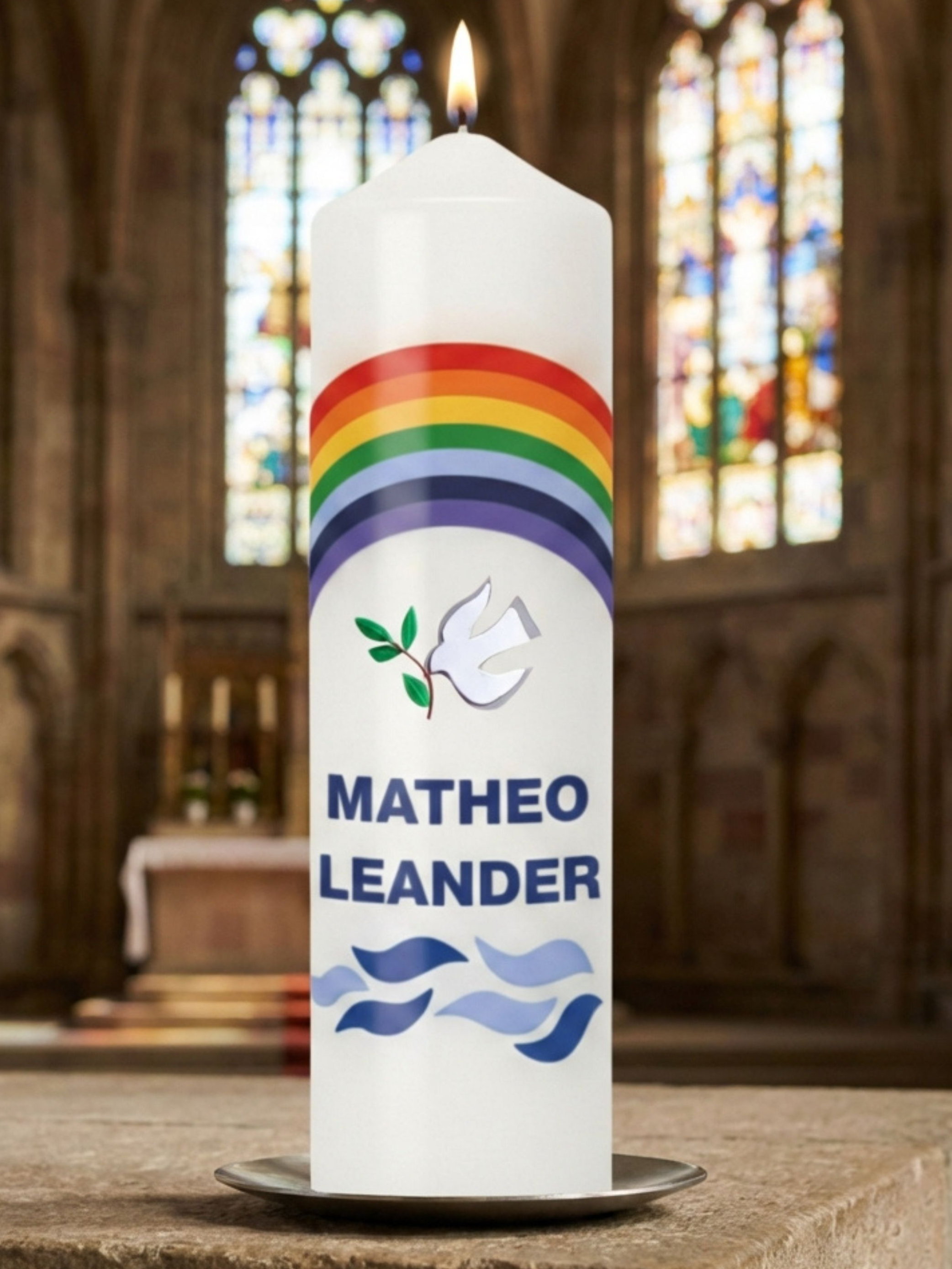 Taufkerze mit Regenbogen, Taube und Wellen, Stumpenkerze, personalisierbar mit Namen und Datum