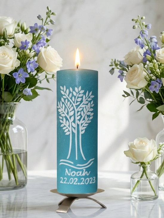 Rustic Taufkerze hellblau mit weißem Lebensbaum