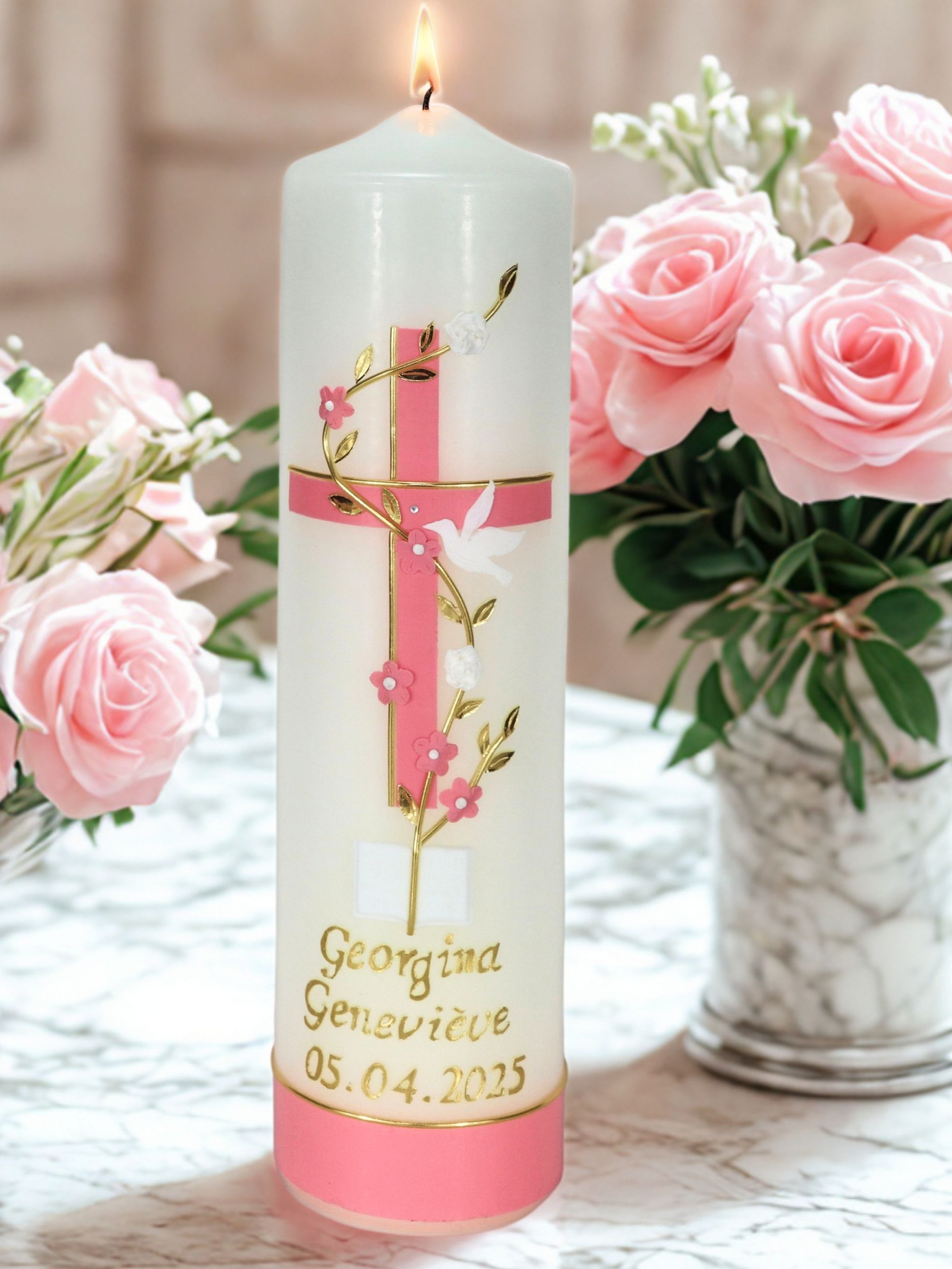 Taufkerze mit rosa-goldenem Kreuz, Blumenranke, Taube und Bibel